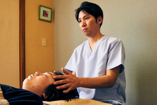院長の頭蓋施術